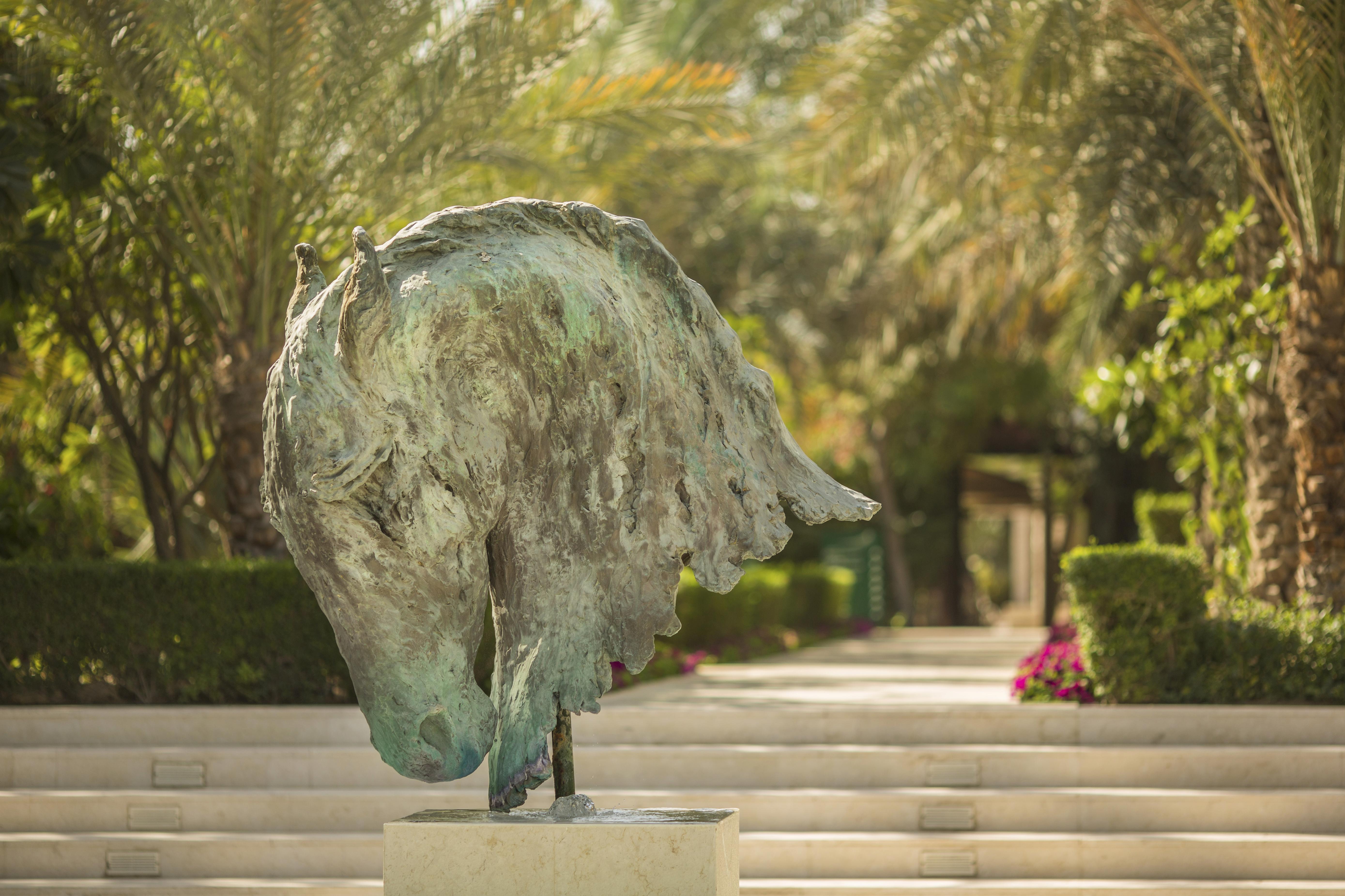Meliá Desert Palm Member of Meliá Collection Dubái Exterior foto Sculpture at the resort