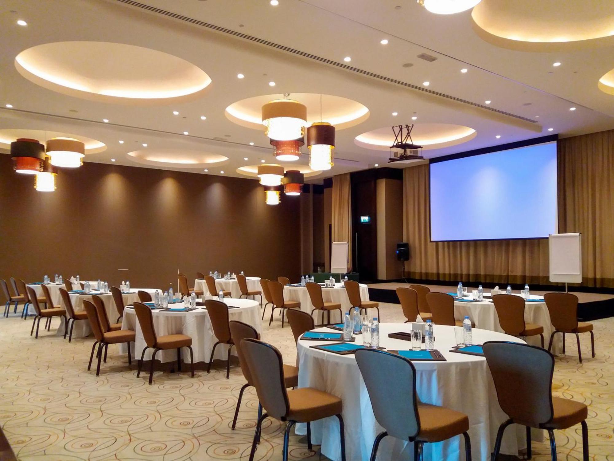 Meliá Desert Palm Member of Meliá Collection Dubái Exterior foto A meeting room at a hotel
